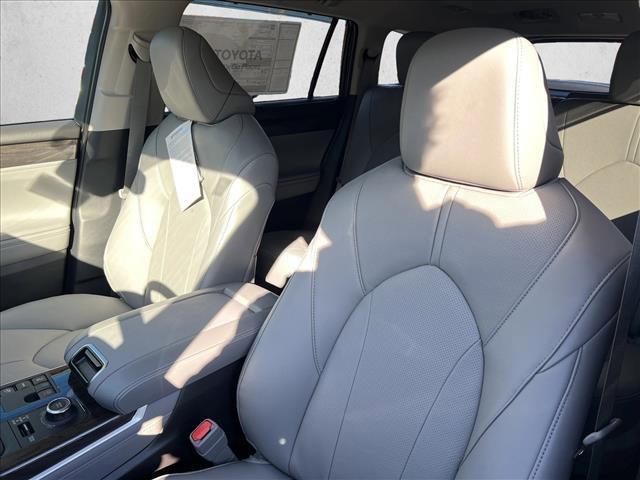 new 2025 Toyota Highlander car, priced at $55,917