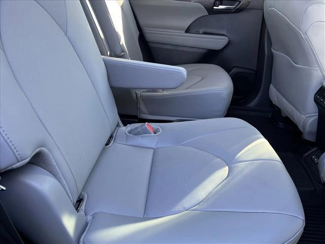 new 2025 Toyota Highlander car, priced at $55,917