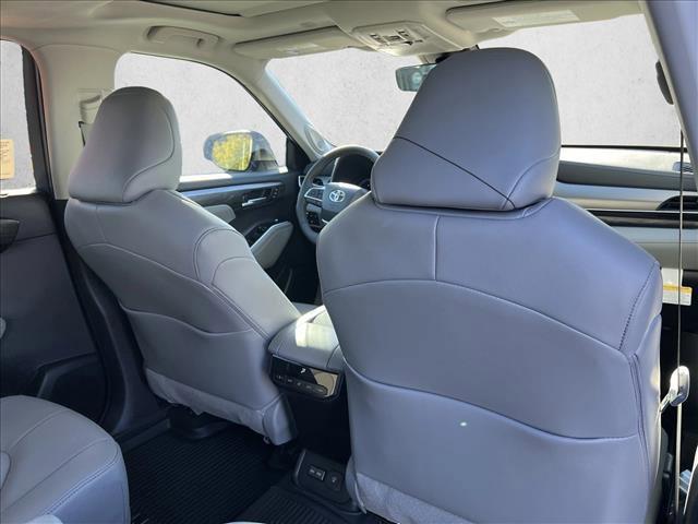 new 2025 Toyota Highlander car, priced at $55,917