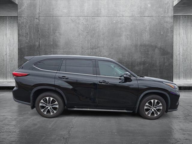 used 2020 Toyota Highlander car, priced at $29,287