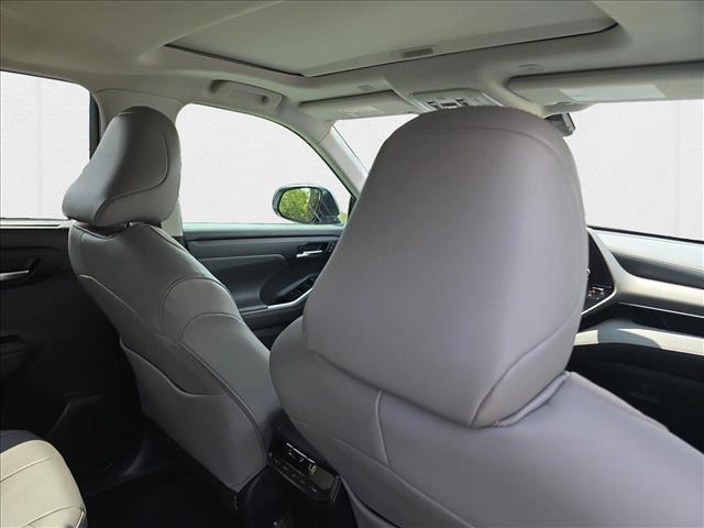 used 2023 Toyota Highlander Hybrid car, priced at $31,891