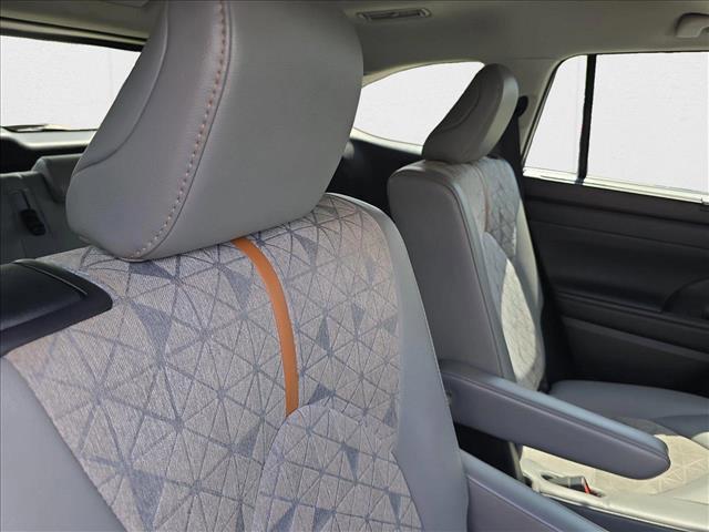 used 2023 Toyota Highlander Hybrid car, priced at $31,891