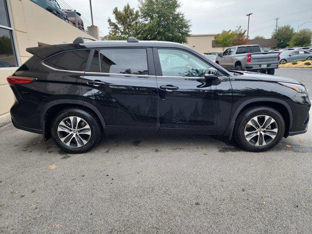 used 2023 Toyota Highlander car, priced at $39,858