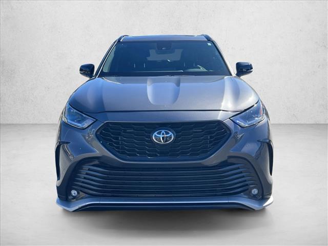 used 2022 Toyota Highlander car, priced at $38,099