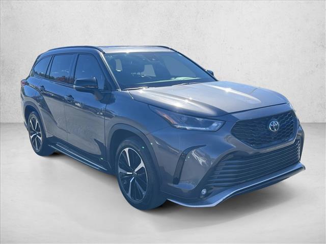 used 2022 Toyota Highlander car, priced at $38,099