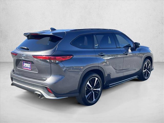 used 2022 Toyota Highlander car, priced at $38,099