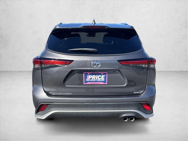 used 2022 Toyota Highlander car, priced at $38,099