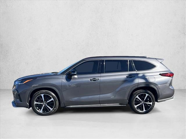used 2022 Toyota Highlander car, priced at $38,099