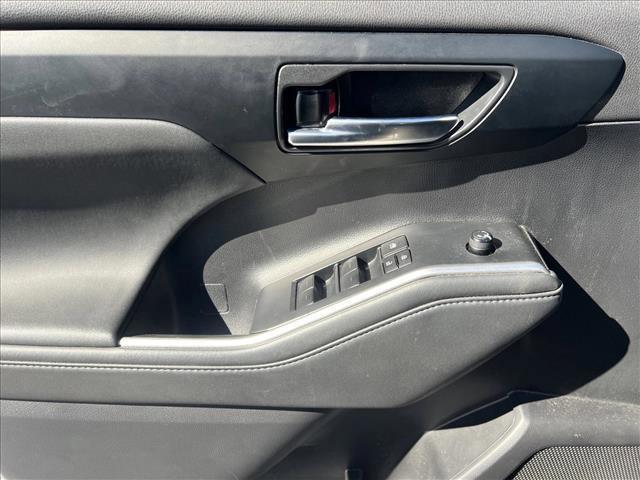 used 2022 Toyota Highlander car, priced at $38,099