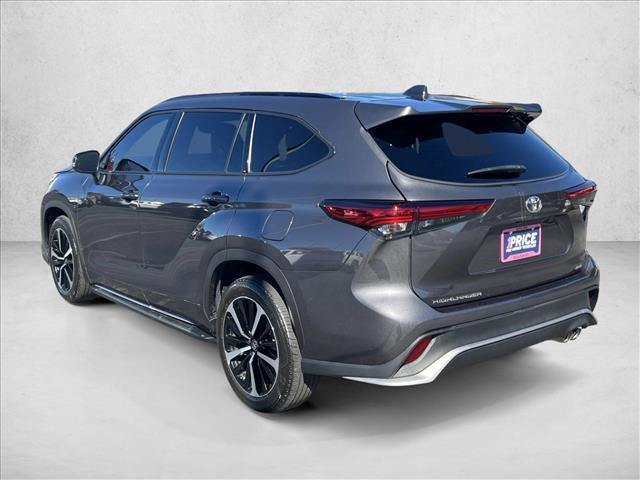 used 2022 Toyota Highlander car, priced at $38,099