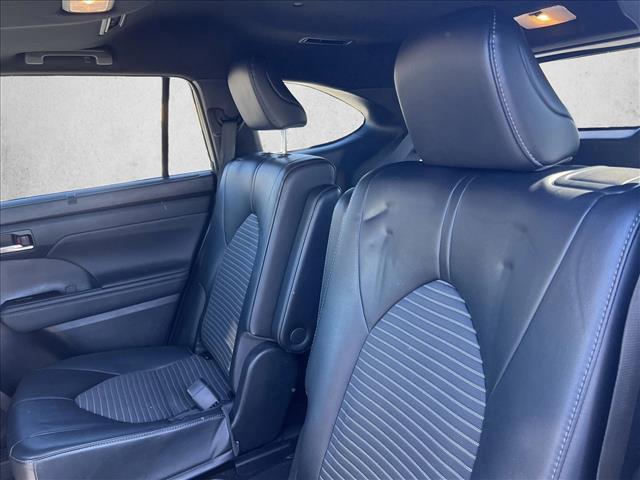 used 2022 Toyota Highlander car, priced at $38,099