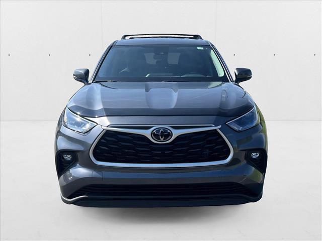 used 2024 Toyota Highlander car, priced at $34,897