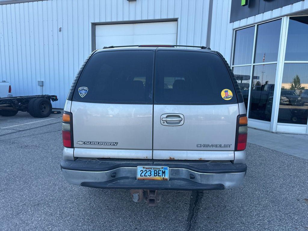 used 2004 Chevrolet Suburban car, priced at $3,400