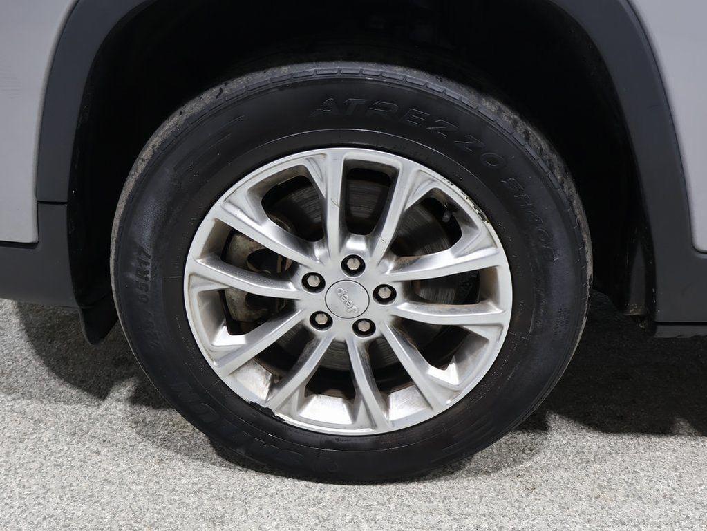 used 2022 Jeep Cherokee car, priced at $17,652