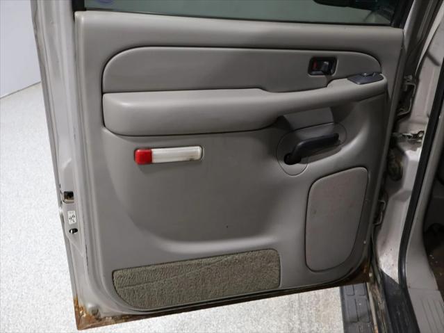 used 2004 Chevrolet Suburban car, priced at $2,451