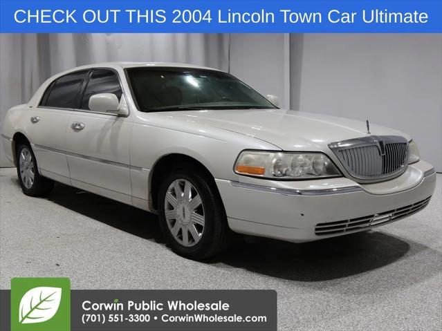 used 2004 Lincoln Town Car car, priced at $2,701