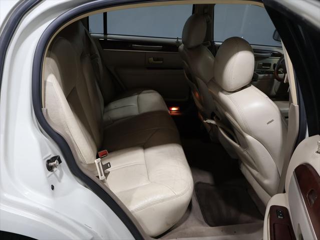 used 2004 Lincoln Town Car car, priced at $2,701