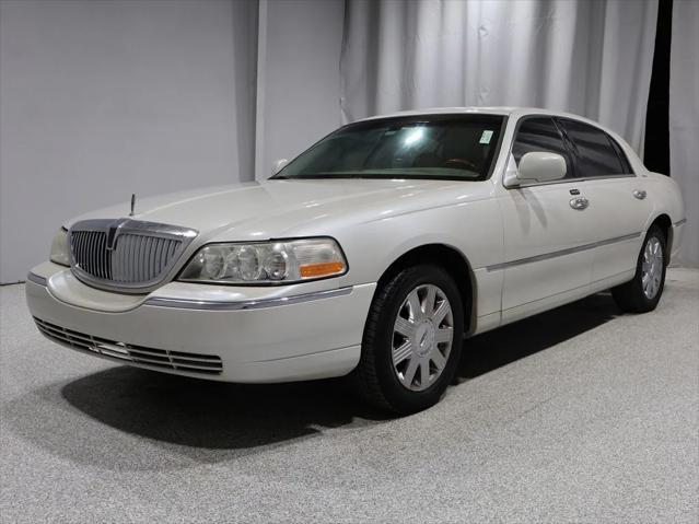 used 2004 Lincoln Town Car car, priced at $2,701