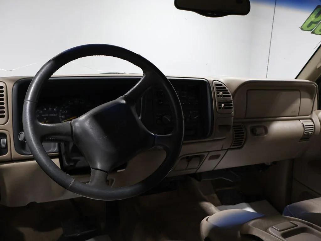 used 1999 GMC Suburban car, priced at $2,800