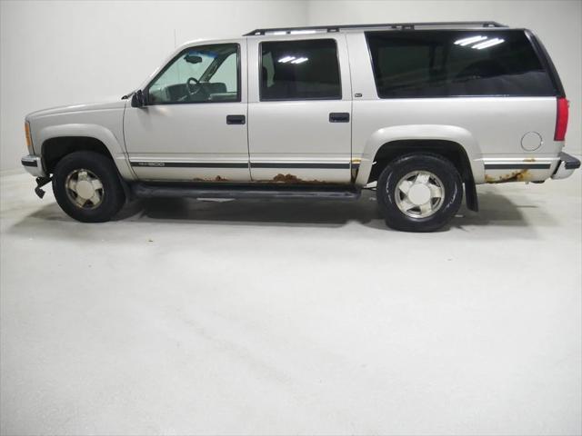 used 1999 GMC Suburban car, priced at $1,875