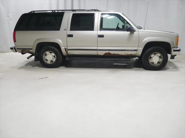 used 1999 GMC Suburban car, priced at $1,875