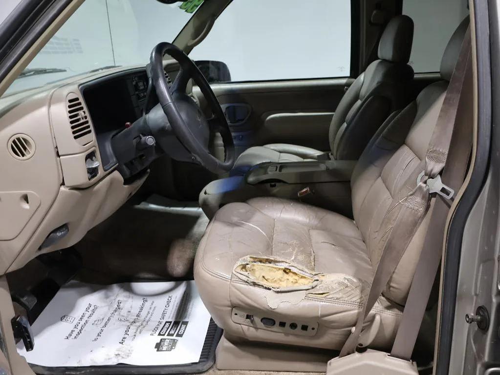 used 1999 GMC Suburban car, priced at $2,800