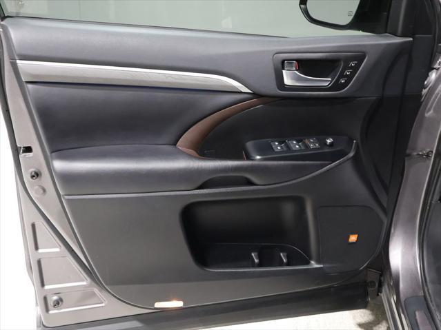 used 2019 Toyota Highlander car, priced at $25,426