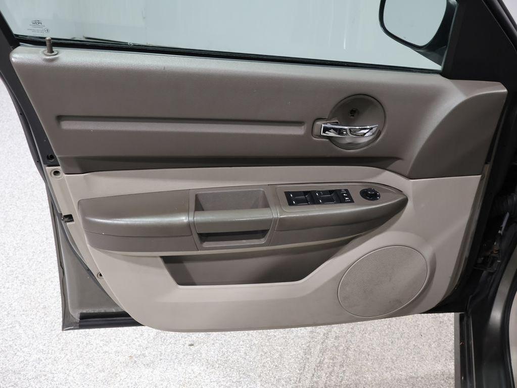 used 2008 Dodge Magnum car, priced at $3,780