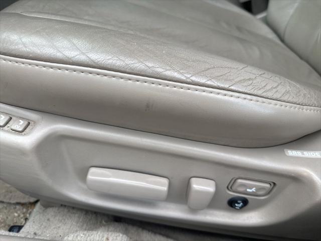 used 2000 Toyota Avalon car, priced at $5,989