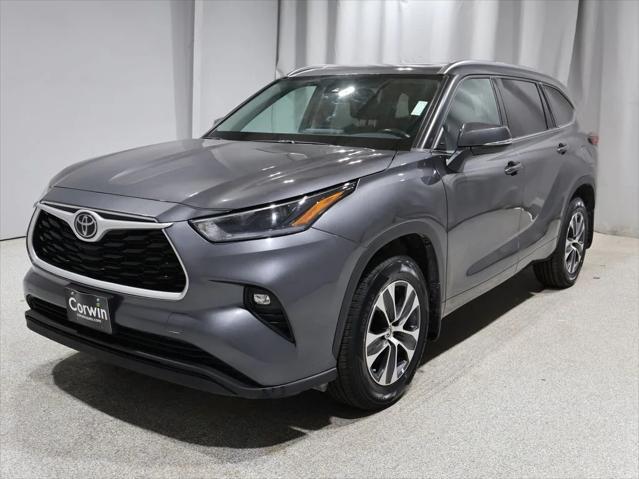 used 2021 Toyota Highlander car, priced at $36,376