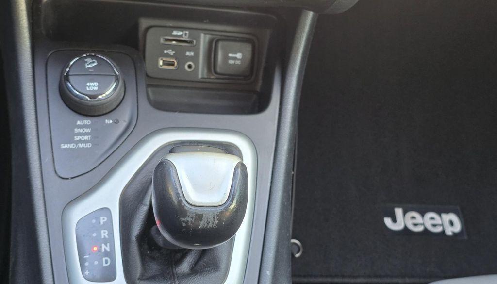 used 2014 Jeep Cherokee car, priced at $10,995