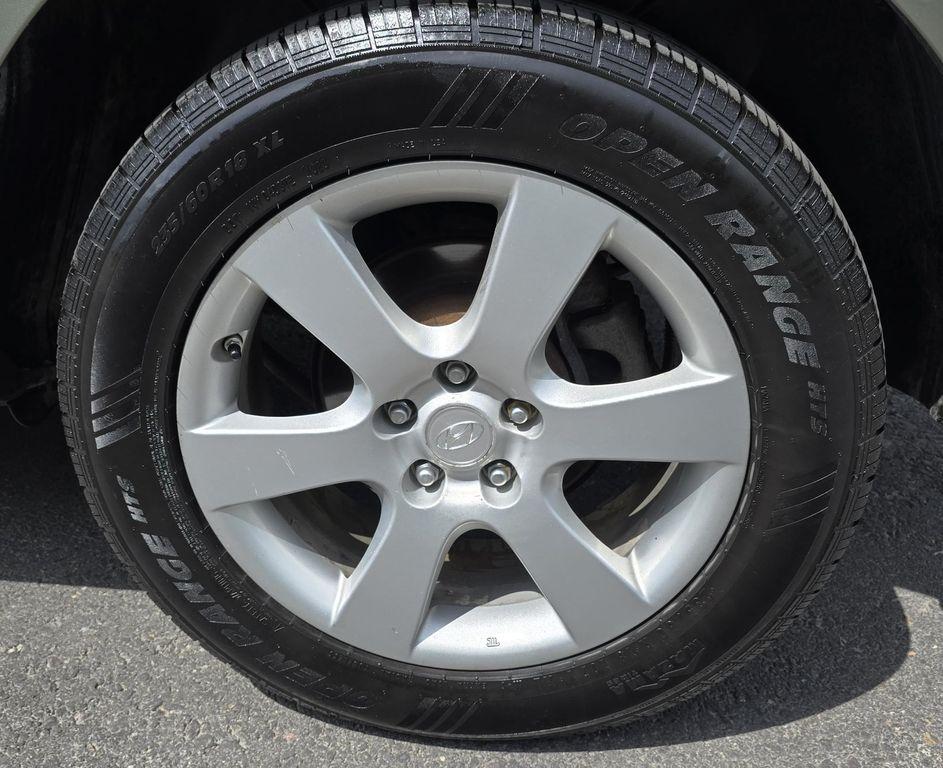 used 2009 Hyundai Santa Fe car, priced at $7,495