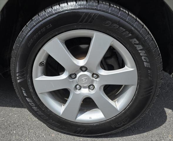 used 2009 Hyundai Santa Fe car, priced at $7,495