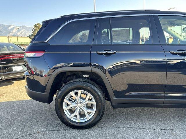 new 2024 Jeep Grand Cherokee car, priced at $42,379