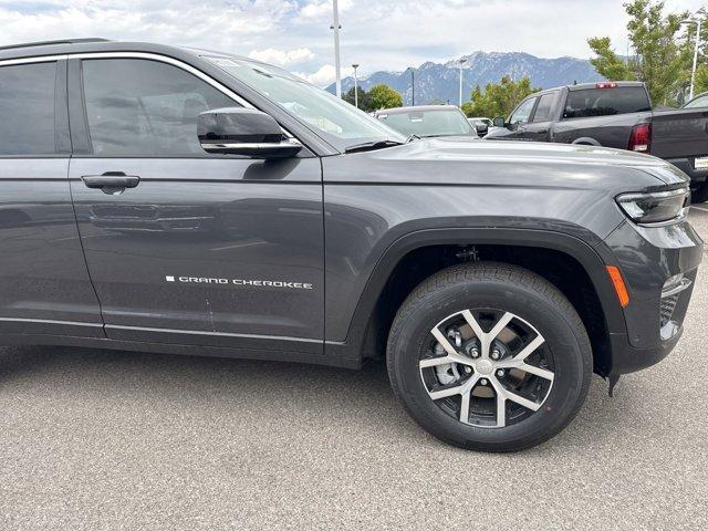 new 2025 Jeep Grand Cherokee car, priced at $49,437