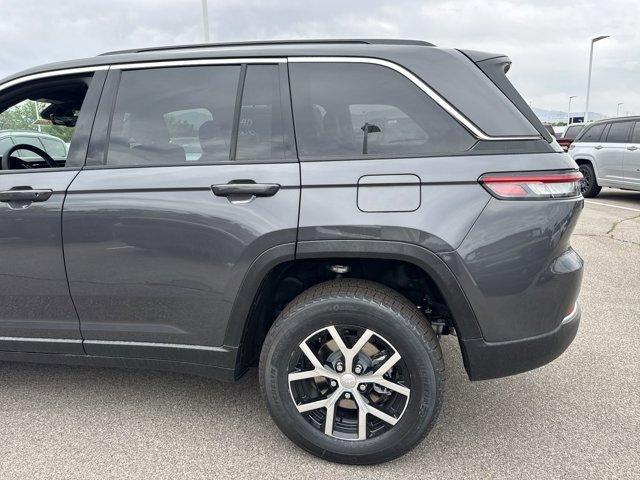 new 2025 Jeep Grand Cherokee car, priced at $49,437