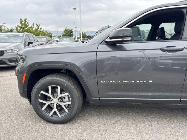 new 2025 Jeep Grand Cherokee car, priced at $49,437