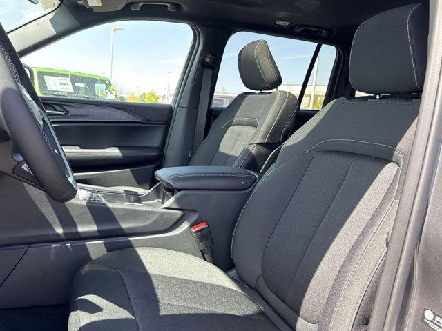 new 2025 Jeep Grand Cherokee car, priced at $41,767