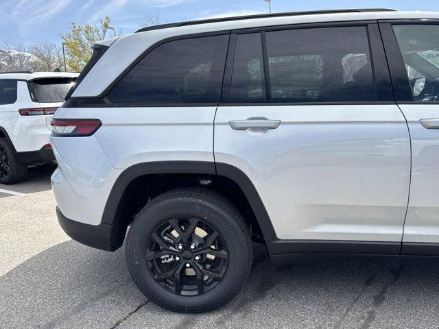 new 2025 Jeep Grand Cherokee car, priced at $47,056