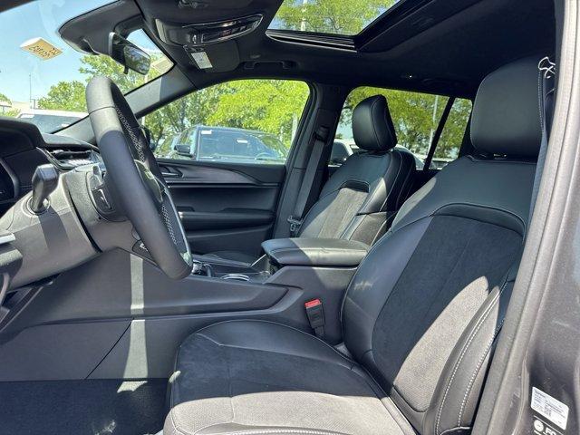new 2025 Jeep Grand Cherokee car, priced at $40,650