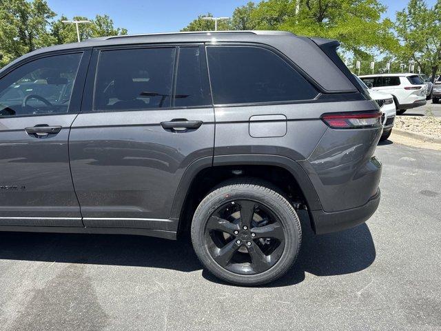 new 2025 Jeep Grand Cherokee car, priced at $40,650