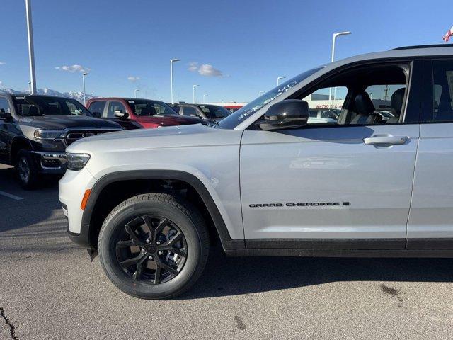 new 2025 Jeep Grand Cherokee L car, priced at $49,074