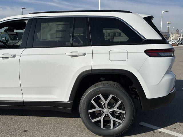 new 2025 Jeep Grand Cherokee car, priced at $45,237