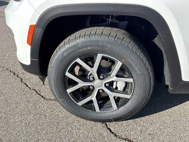 new 2025 Jeep Grand Cherokee car, priced at $45,237