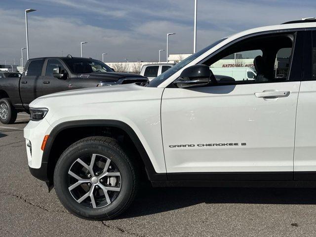 new 2025 Jeep Grand Cherokee car, priced at $45,237