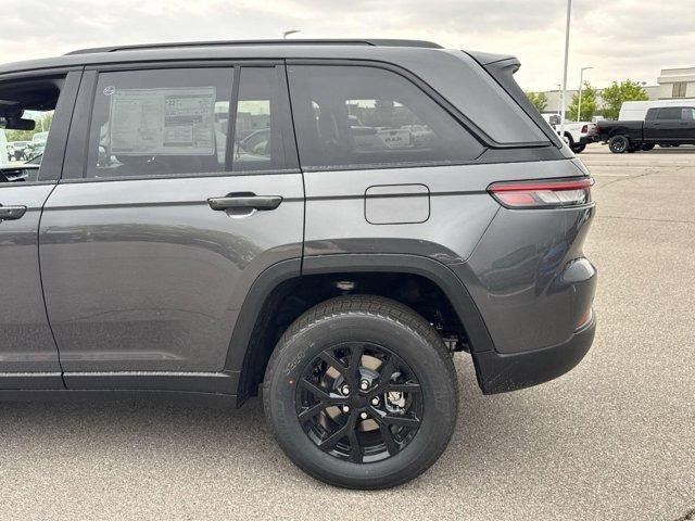 new 2025 Jeep Grand Cherokee car, priced at $43,705