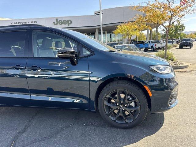 new 2025 Chrysler Pacifica car, priced at $52,255