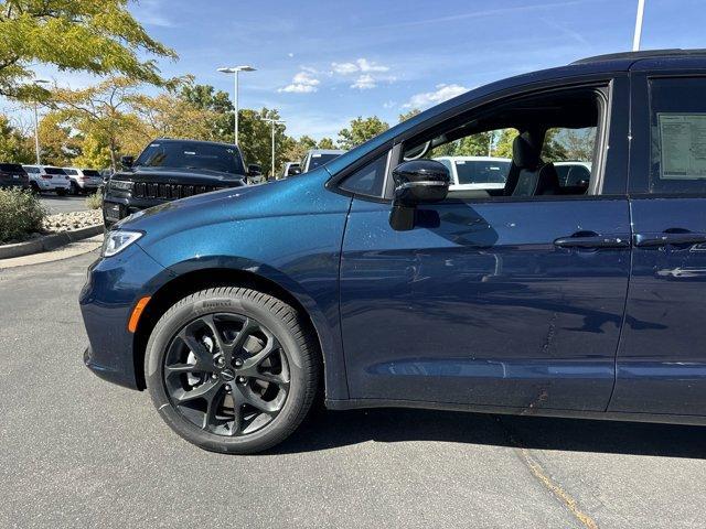 new 2025 Chrysler Pacifica car, priced at $52,255