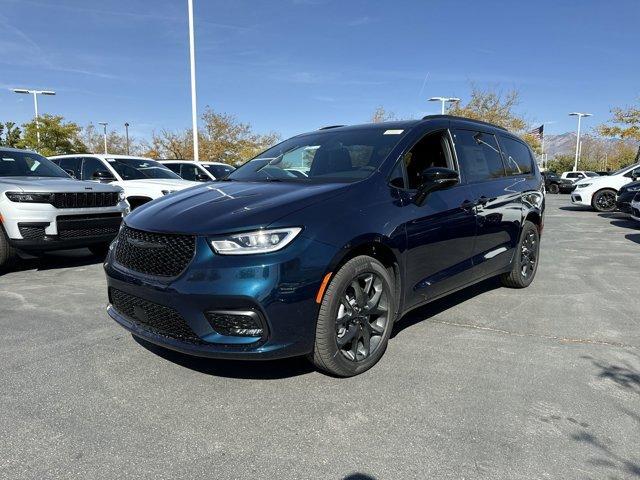 new 2025 Chrysler Pacifica car, priced at $52,255