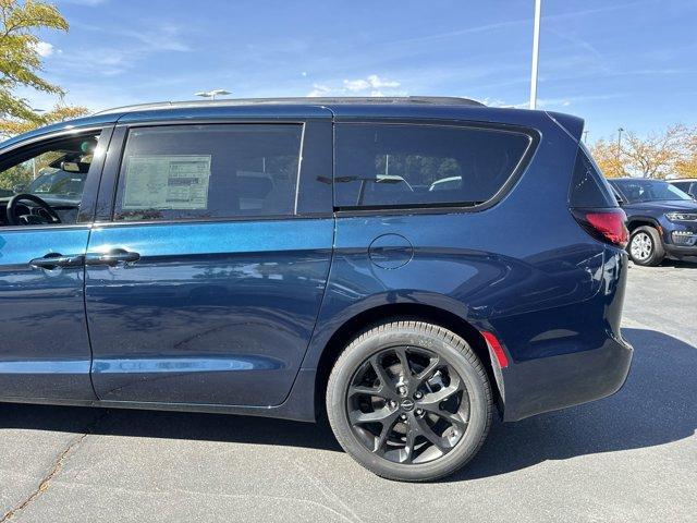 new 2025 Chrysler Pacifica car, priced at $52,255